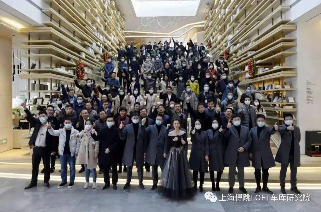 赣州全国一百多人在华侨城汉口道6号参观研讨LOFT专利车库技术！